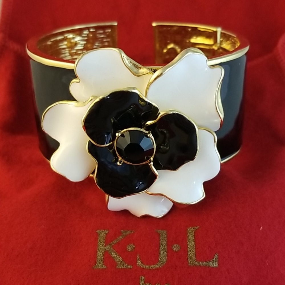 KENNETH JAY LANE Vintage Cuff B&W Gold trim hinge